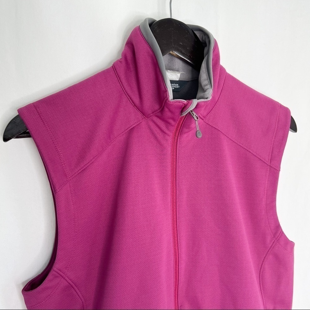 MEC Adjustable Lightweight Colour Block Vest - Picture 3 of 13